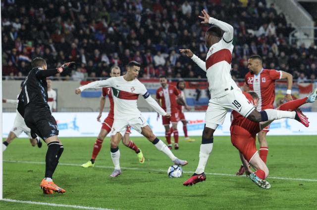 C罗运动战梅开二度 葡萄牙6比0狂胜卢森堡