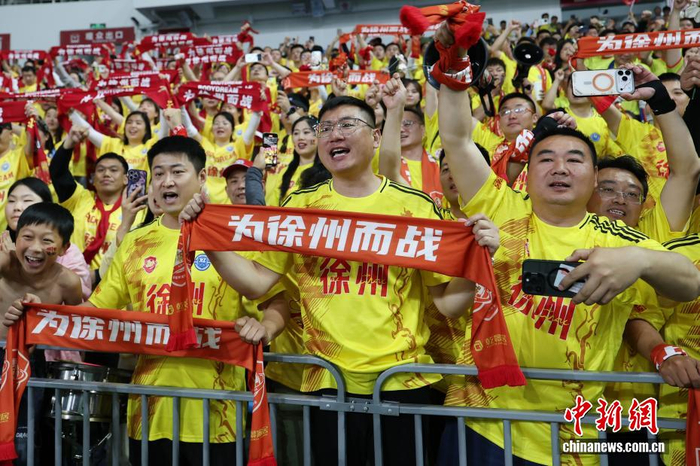 开云移动-“苏超”联赛激战南通 赛场内外精彩纷呈|徐州队|城市足球联赛|足球联赛|江苏|江苏省_新浪体育_新浪新闻