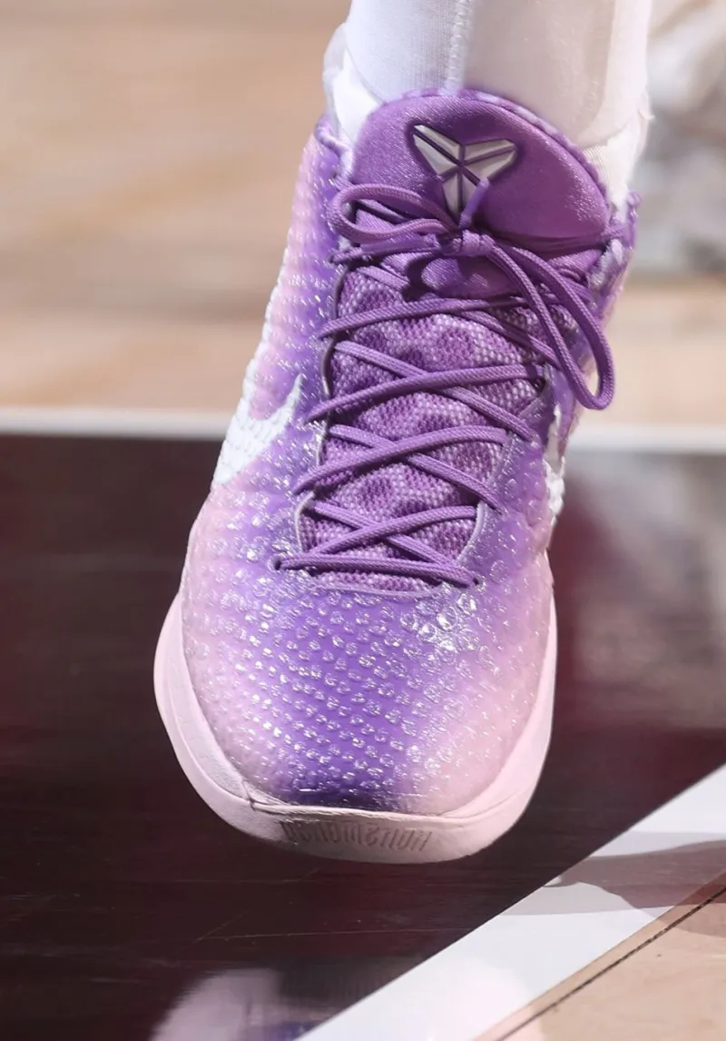 开云应用-布伦森换穿Kobe3Low&amp;amp;Kobe6，砍下30分3篮板2助攻